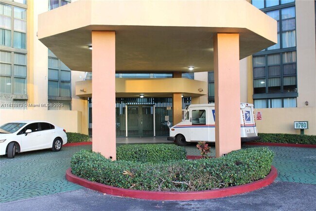 11780 SW 18th St in Miami, FL - Building Photo - Building Photo