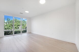 348 Baldwin Ave, Unit 306 in Jersey City, NJ - Building Photo