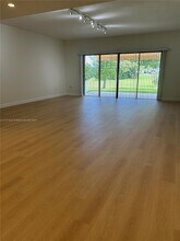 9005 SW 62nd Terrace in Miami, FL - Foto de edificio - Building Photo