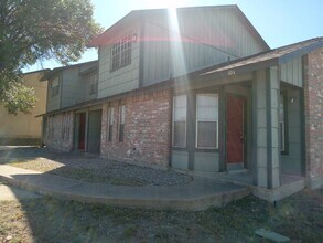 Las Villas Townhomes in Del Rio, TX - Building Photo - Building Photo