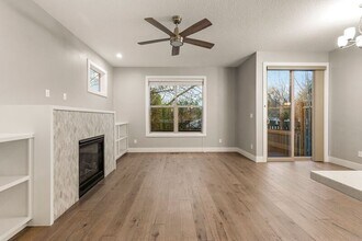 7898 SW Capitol Hill Rd in Portland, OR - Building Photo - Building Photo