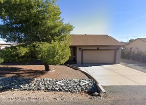 20140 E Mesa Verde Rd in Mayer, AZ - Building Photo