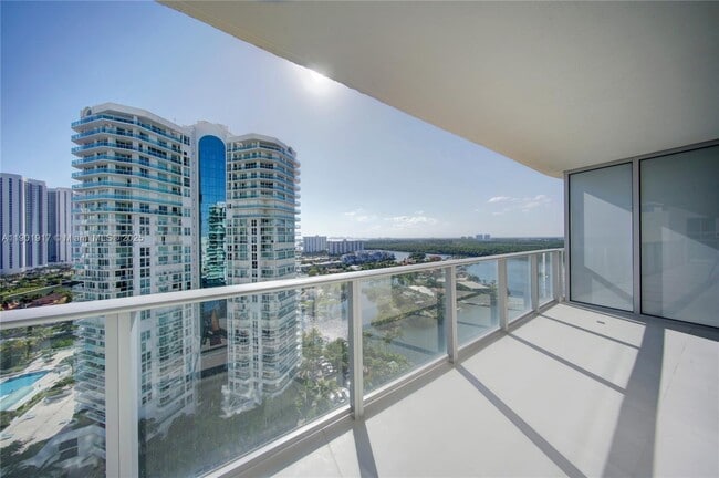 300 Sunny Isles Blvd, Unit 4-1904 in Sunny Isles Beach, FL - Building Photo - Building Photo