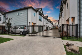2426 Cochran St in Houston, TX - Building Photo - Building Photo
