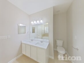 42 Brookview Dr in Newnan, GA - Foto de edificio - Building Photo