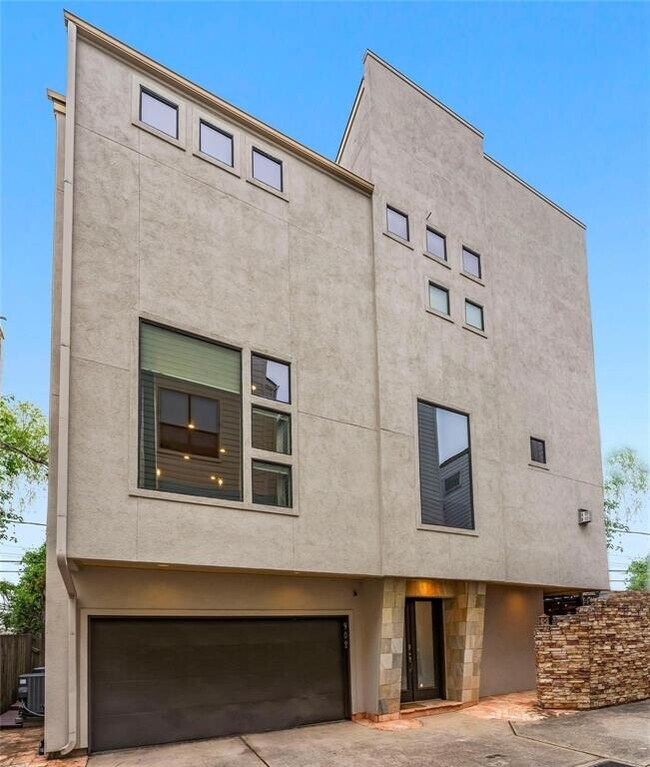 property at 902 Reinerman St