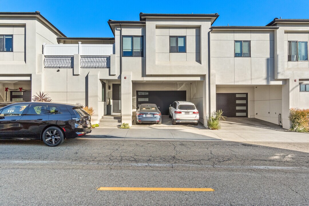 2202 Felton Ln in Redondo Beach, CA - Building Photo