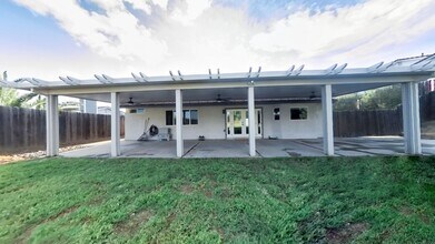 41556 Zinfandel Ave in Temecula, CA - Building Photo - Building Photo