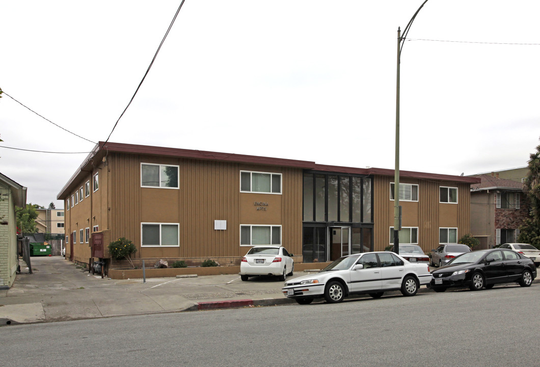 Encina Apartments in San Jose, CA - Foto de edificio