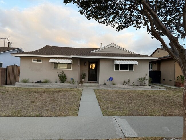 409 N Park Ave in Montebello, CA - Building Photo - Building Photo