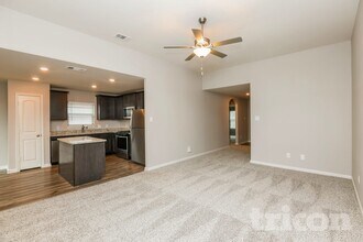 300 Micah Ln in Ferris, TX - Building Photo - Building Photo