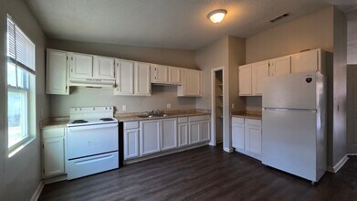 314 Station Crossing Dr in Albany, GA - Building Photo - Building Photo