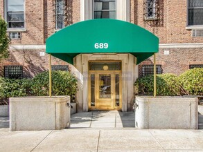 689 Fort Washington Ave in New York, NY - Building Photo - Building Photo