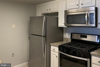 11710 Old Georgetown Rd, Unit 1012 in North Bethesda, MD - Building Photo - Building Photo