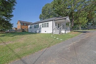 280 Stone Mountain St in Lawrenceville, GA - Building Photo