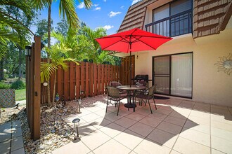 825 Center St in Jupiter, FL - Building Photo - Building Photo