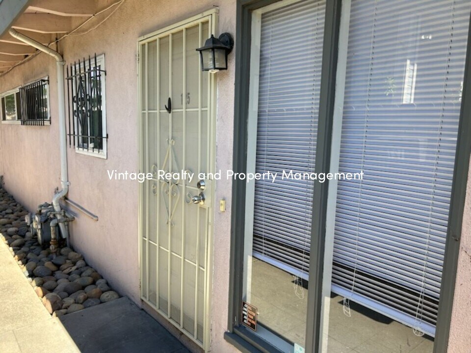 125 E Alder St in Stockton, CA - Building Photo
