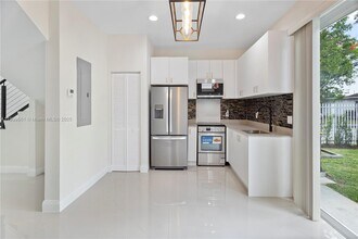 1250 NW 39th St in Miami, FL - Building Photo - Building Photo