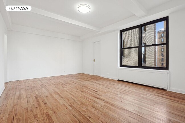200 W 16th St in New York, NY - Building Photo - Building Photo