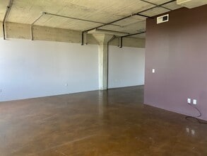 825 E 4th St, Unit 208 in Los Angeles, CA - Foto de edificio - Building Photo