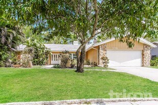 1470 Burnham Ln in Dunedin, FL - Building Photo