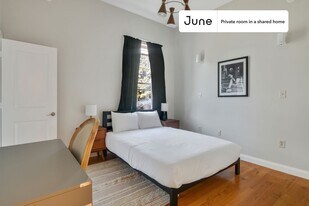 Room in Shared 5 bed/2.5 bath home in Boston, MA - Building Photo