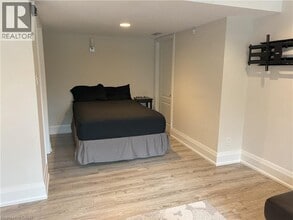 914 Best Cir in Newmarket, ON - Building Photo - Building Photo