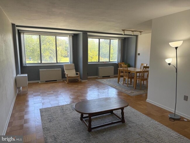 10401 Grosvenor Pl in Rockville, MD - Building Photo - Building Photo