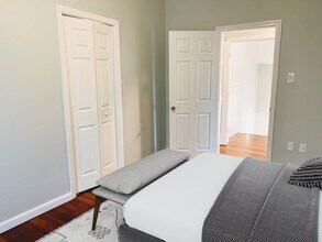 106 Boston Ave in Medford, MA - Foto de edificio - Building Photo