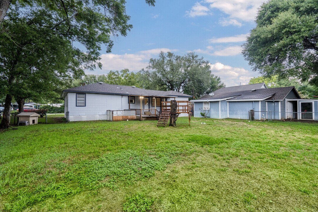 503 Carrell St in Tomball, TX - Building Photo