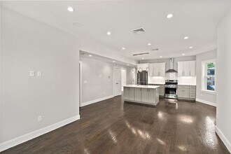 9 Lithgow St, Unit 1 in Boston, MA - Building Photo - Building Photo