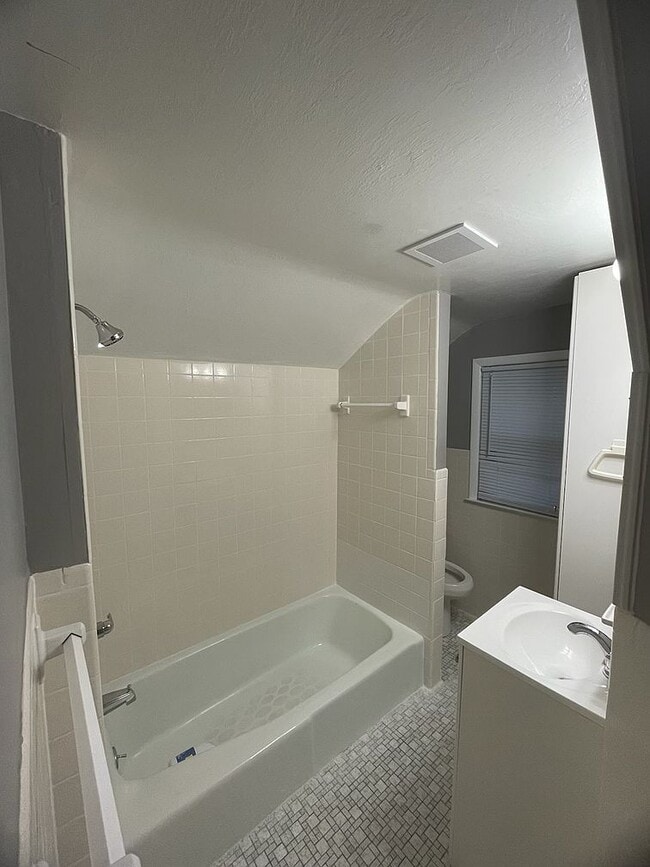 18 Carthage St in Fairfield, CT - Building Photo - Building Photo