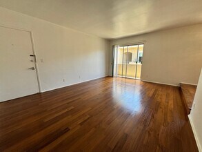 933 11th St in Santa Monica, CA - Building Photo - Building Photo
