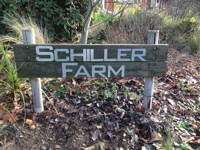 5320 SE Schiller Street, Unit 3
