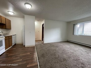 3400 Eureka St in Anchorage, AK - Building Photo - Building Photo