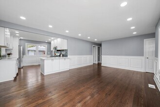 9624 W Shore Dr in Oak Lawn, IL - Building Photo - Building Photo