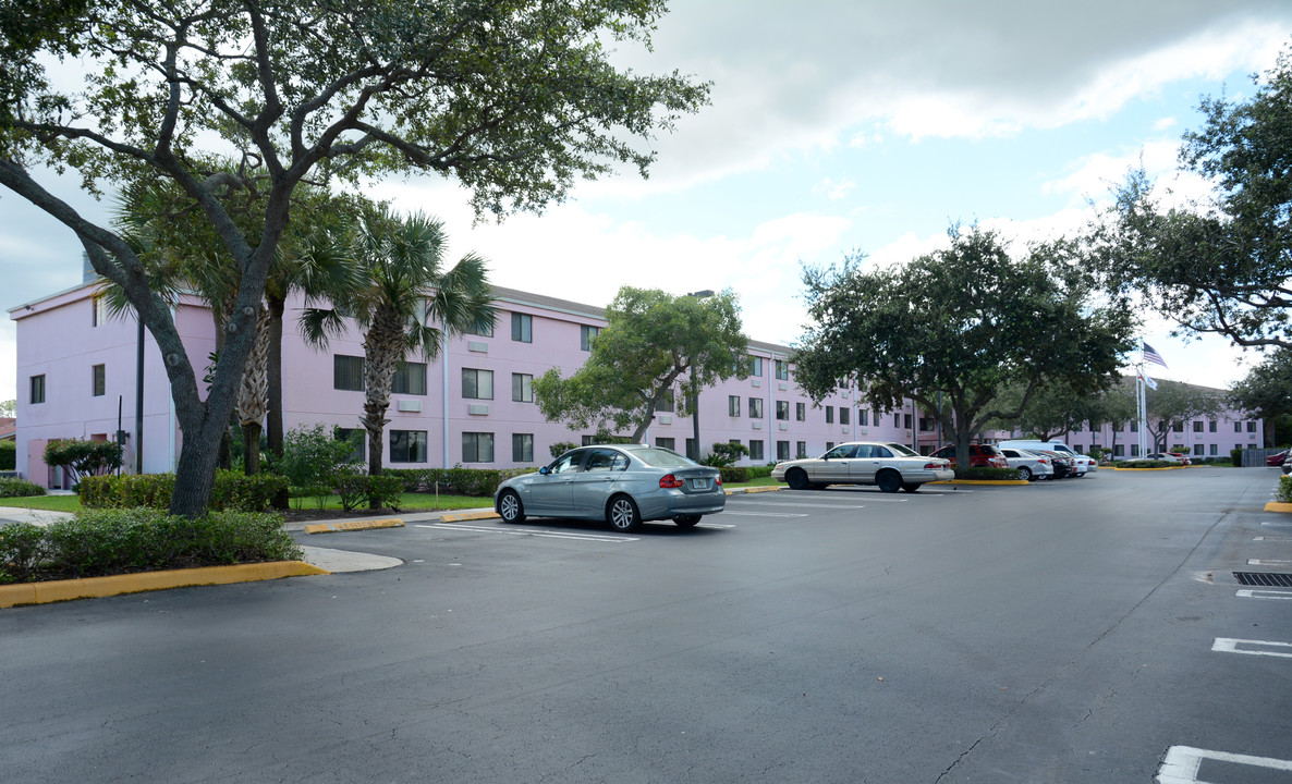 AHEPA 18 Senior Apartments in West Palm Beach, FL - Building Photo