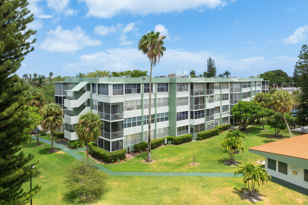 Catalina Building in Hollywood, FL - Building Photo