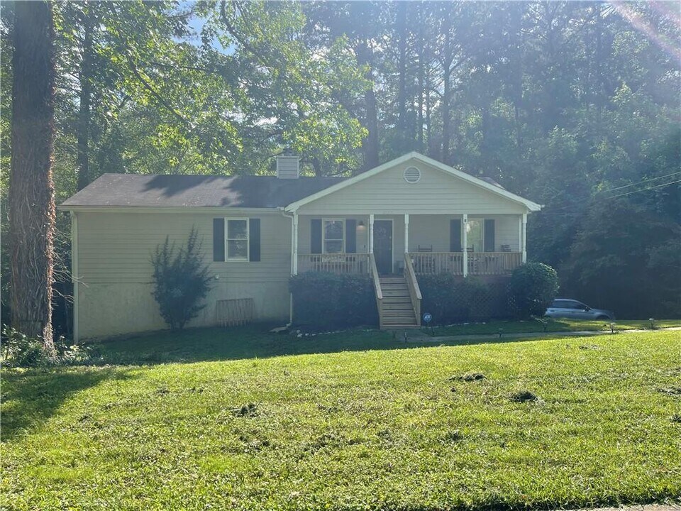 2132 Arlin St NE in Conyers, GA - Building Photo