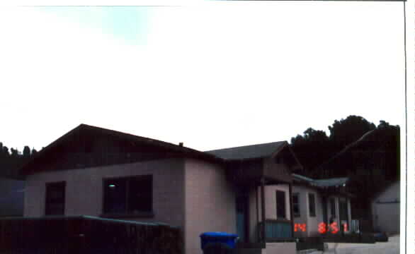 12-16 Olive St in Oak View, CA - Foto de edificio