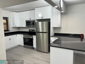 3023 Riverside Dr in Coral Springs, FL - Building Photo - Building Photo