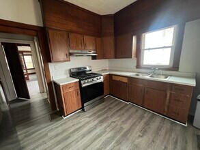 1023 W Columbia Ter in Peoria, IL - Building Photo - Building Photo