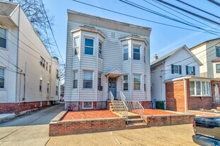 86 W 27th St in Bayonne, NJ - Building Photo