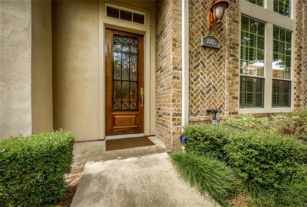 1005 Memorial Village Dr in Houston, TX - Building Photo