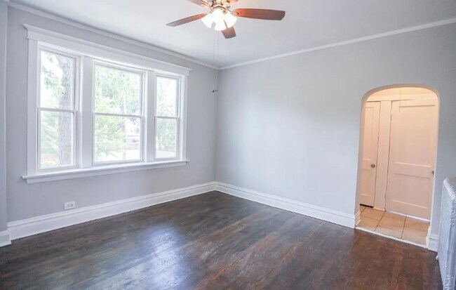 4301 W Wrightwood Ave, Unit 2 in Chicago, IL - Building Photo - Building Photo