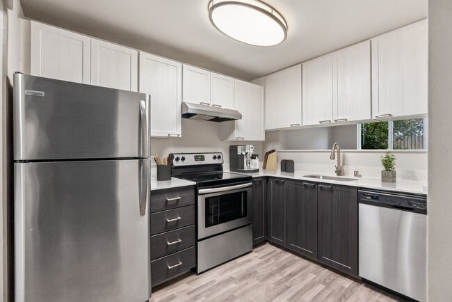 Vibe Apartments in Kent, WA - Building Photo - Building Photo