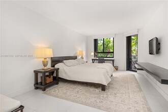 101 Crandon Blvd in Key Biscayne, FL - Building Photo - Building Photo