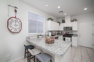 9924 Oriole Crest Ct in Las Vegas, NV - Foto de edificio - Building Photo