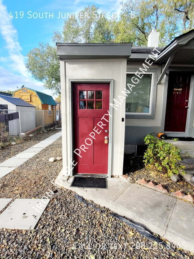 property at 419 S Juniper St