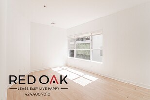 939 Palm Ave in West Hollywood, CA - Building Photo